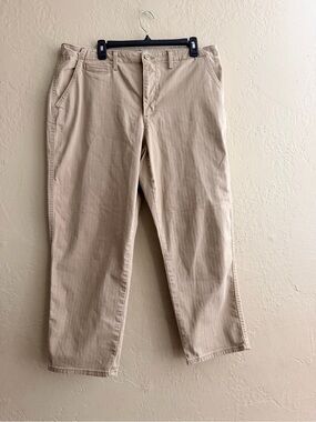 Levi's Women's Cropped Straight Pants in Light Beige